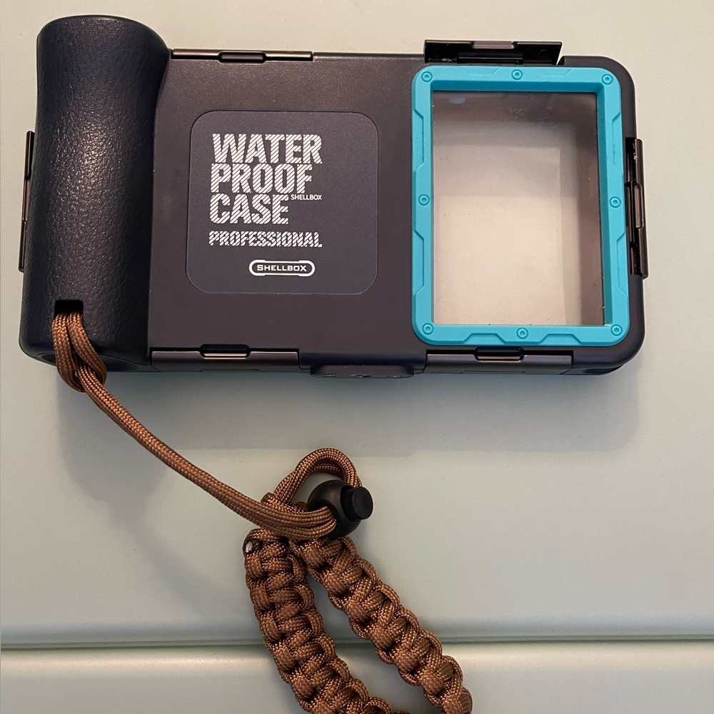 Waterproof iPhone smartphone shellbox case for diving snorkeling